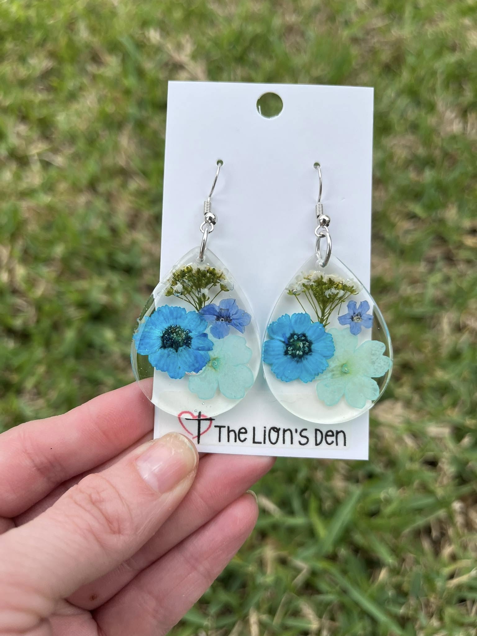 Teardrop floral earrings