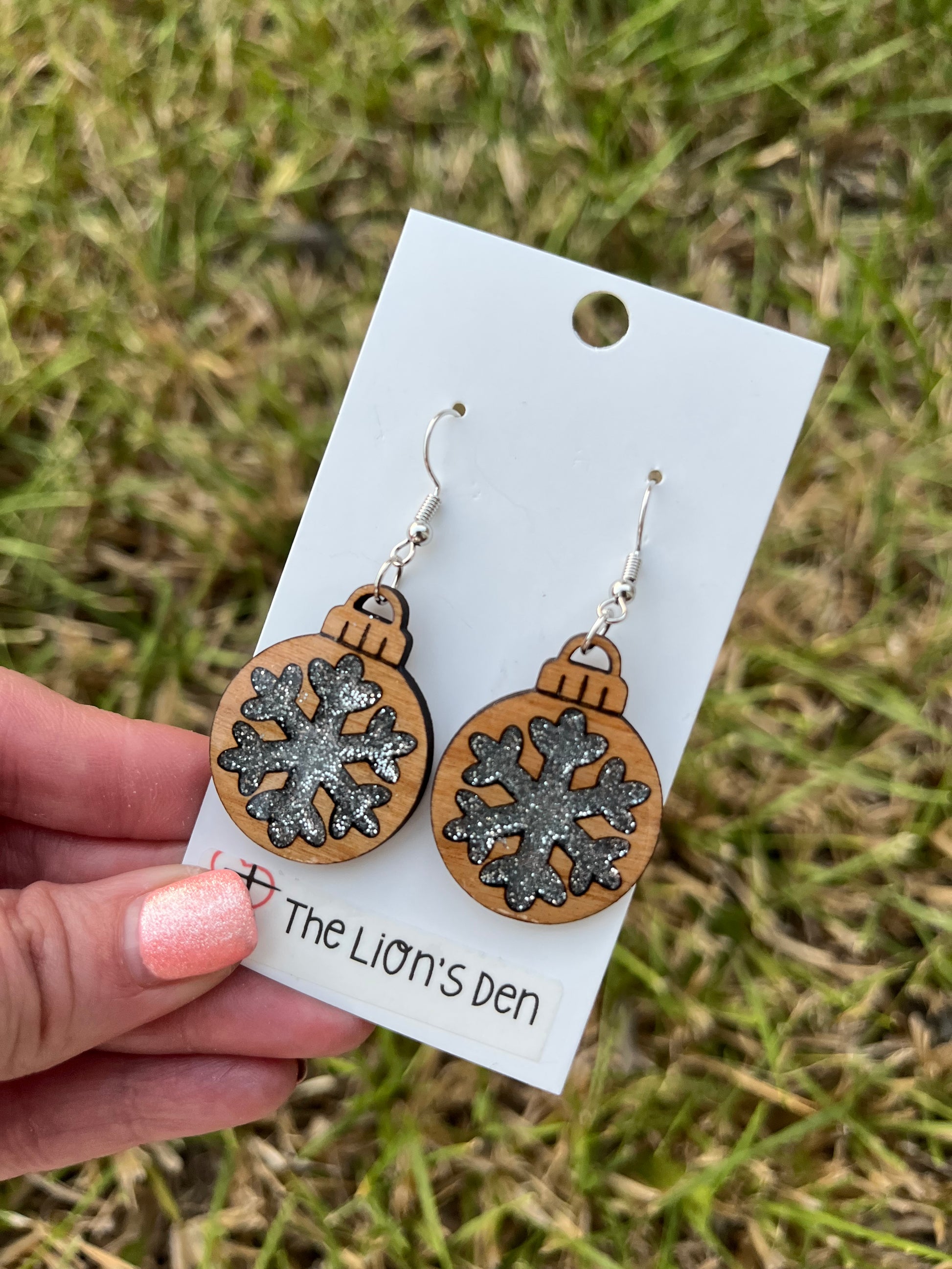 Snowflake ornament earrings